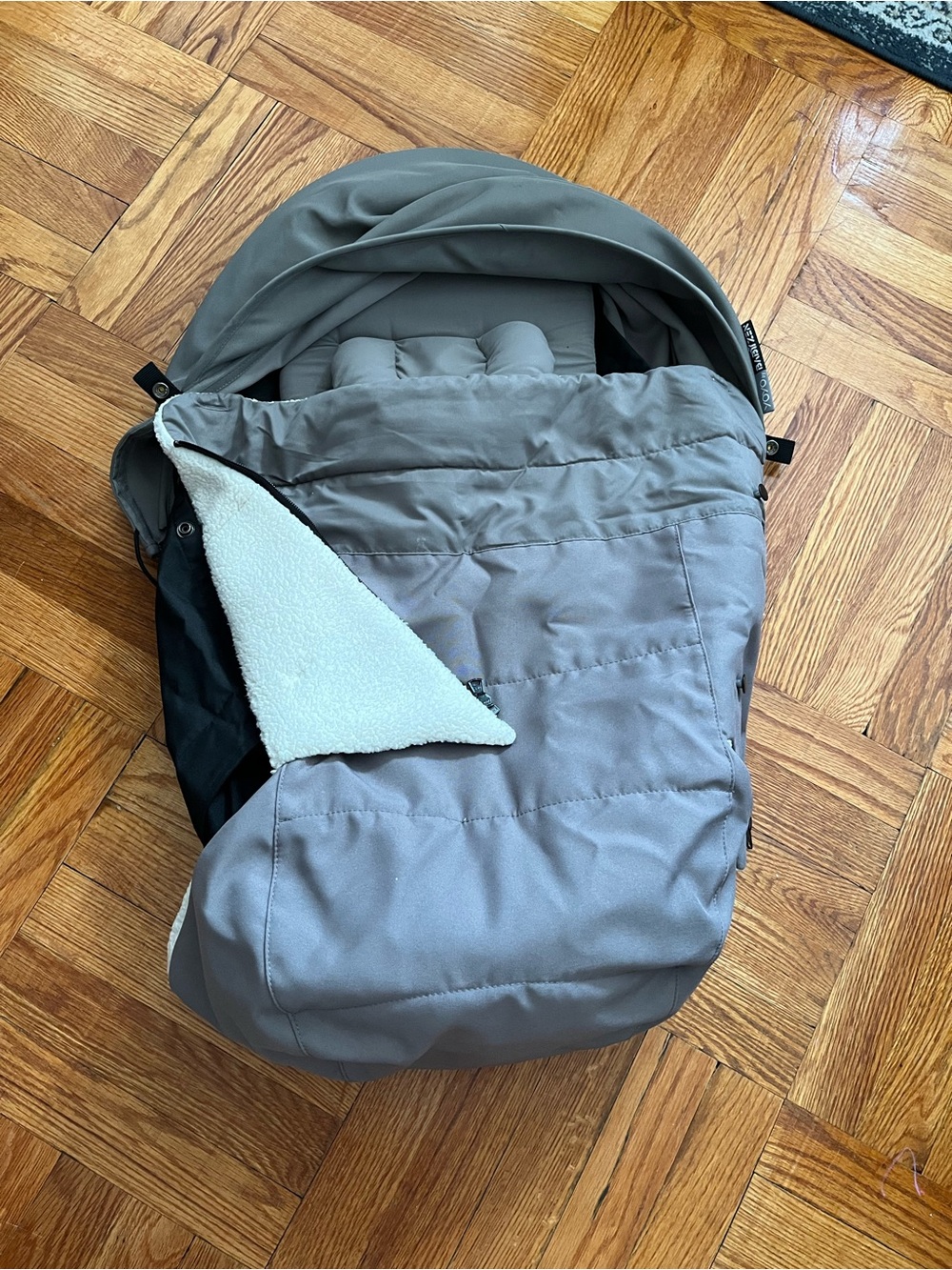 BabyZen Yoyo Neutral Gray Footmuff / Stroller Cocoon
